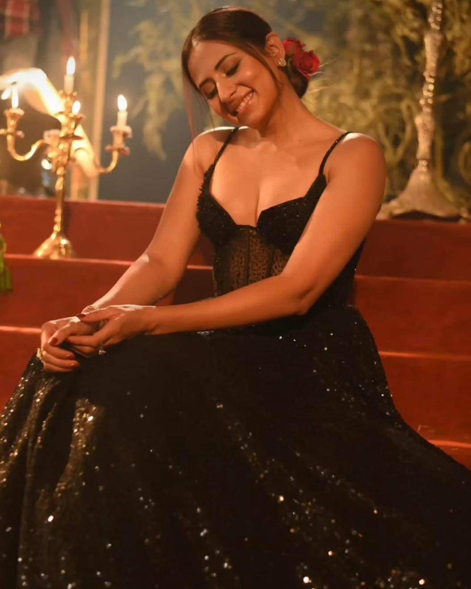 _sargunian2's tweet photo. Queen gorgeous in black
HAPPY BIRTHDAY SARGUN MEHTA https://t.co/JIyX6a5tqc