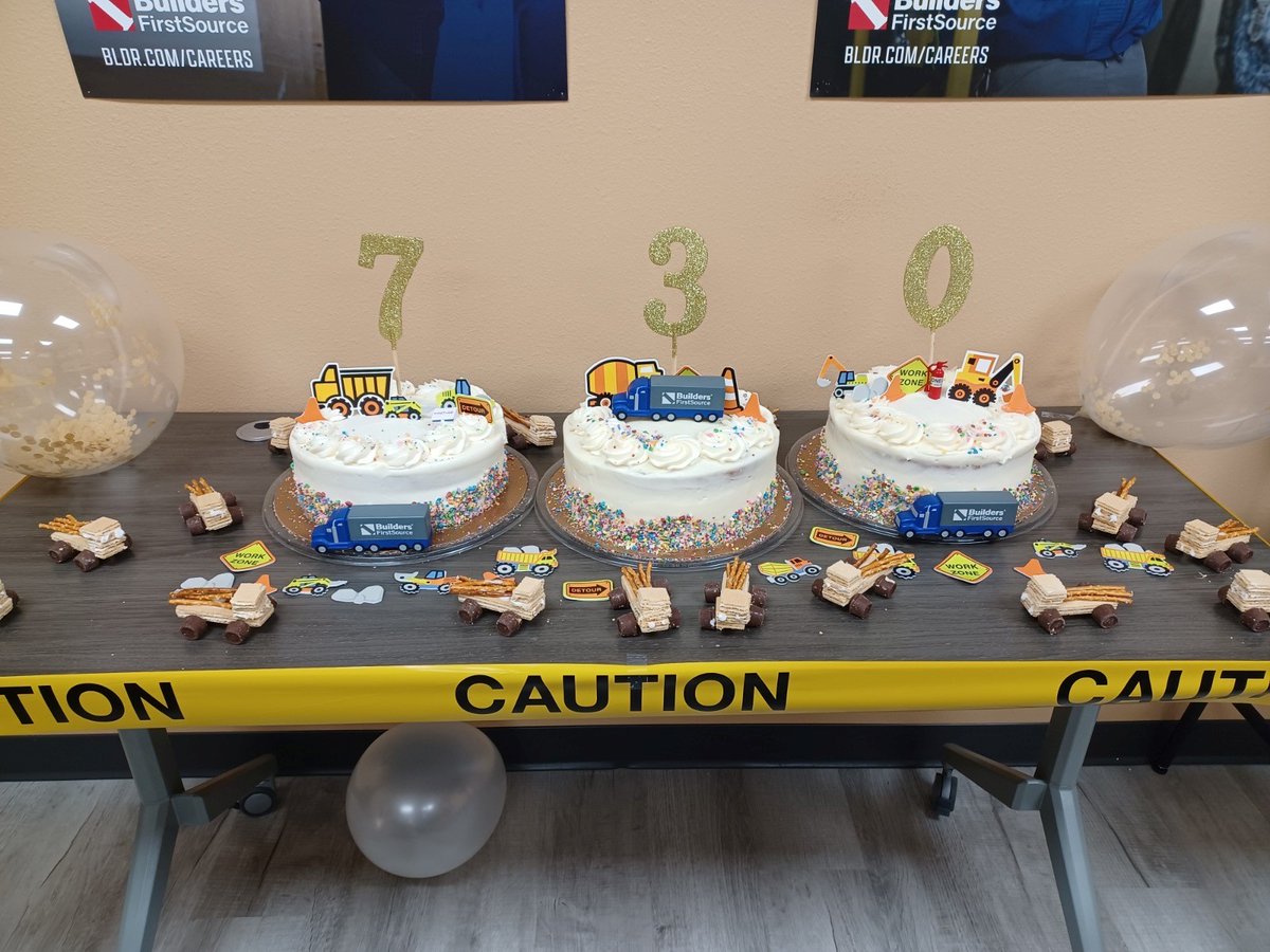 BldrFirstSource's tweet photo. 730 days accident-free! 🏆 Our #ManvelTX team is celebrating a major #safety milestone! To mark this achievement, the group enjoyed a delicious breakfast and lunch prepared by our safety team. They gathered together to recognize the hard work of everyone involved. 👊 https://t.co/n9f8ywU0gL