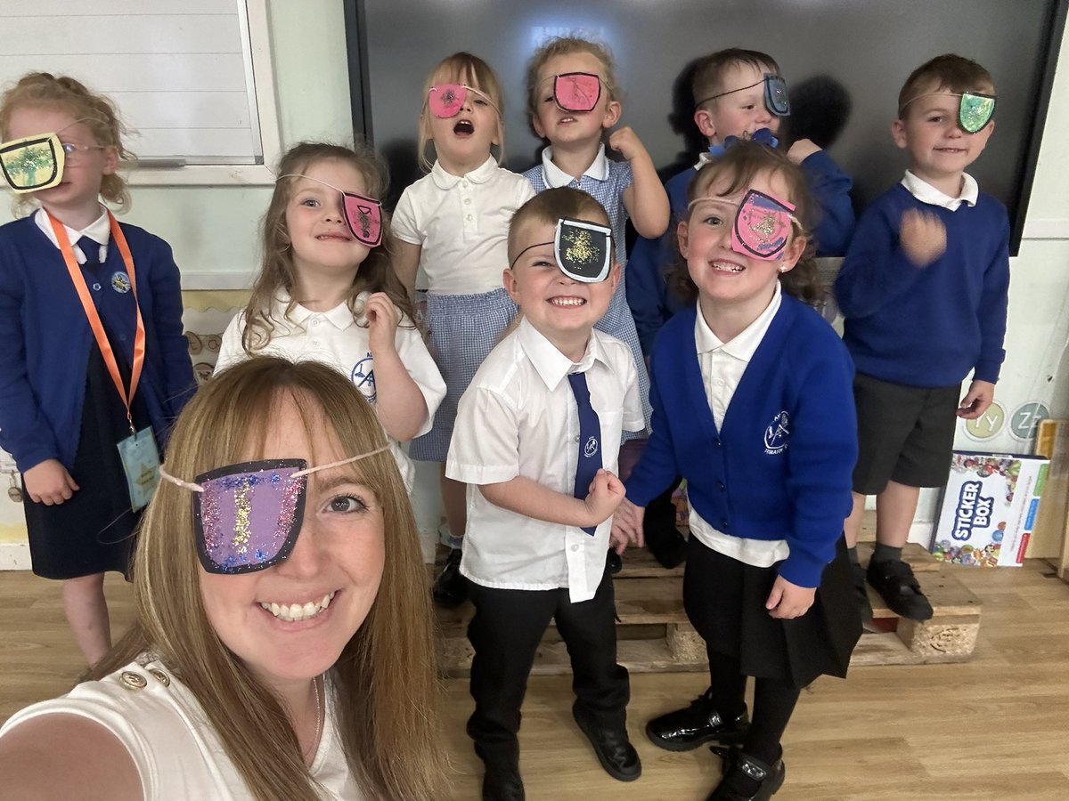 MrsGallAPS's tweet photo. Another busy week in P1! We have asked to learn about pirates and gathered our I wonder questions. Lots of fine motor skills work including cutting this week🏴‍☠️. We took books home from our school library and explored our local park @airthprimary https://t.co/EoM8uiQwoX