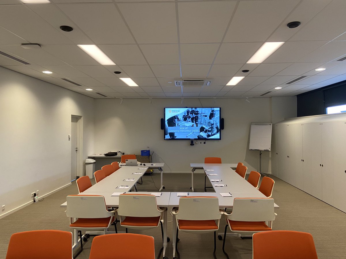 Start van de leergang instructeur in de nieuwe elektronische leeromgeving <a href="/Canvas_by_Inst/">Canvas by Instructure</a> 
Mooie enthousiaste leergierige groep. <a href="/VRH_Haaglanden/">Veiligheidsregio Haaglanden</a> <a href="/NIPV_NL/">NIPV</a>