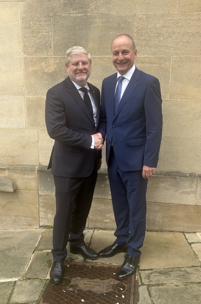 Warm meeting with ⁦⁦<a href="/AngusRobertson/">Angus Robertson</a>⁩ at the British-Irish Association conference. 

Ireland and Scotland enduring friends. 

Great potential in cooperation on renewable energy, culture and a wide range of issues.
