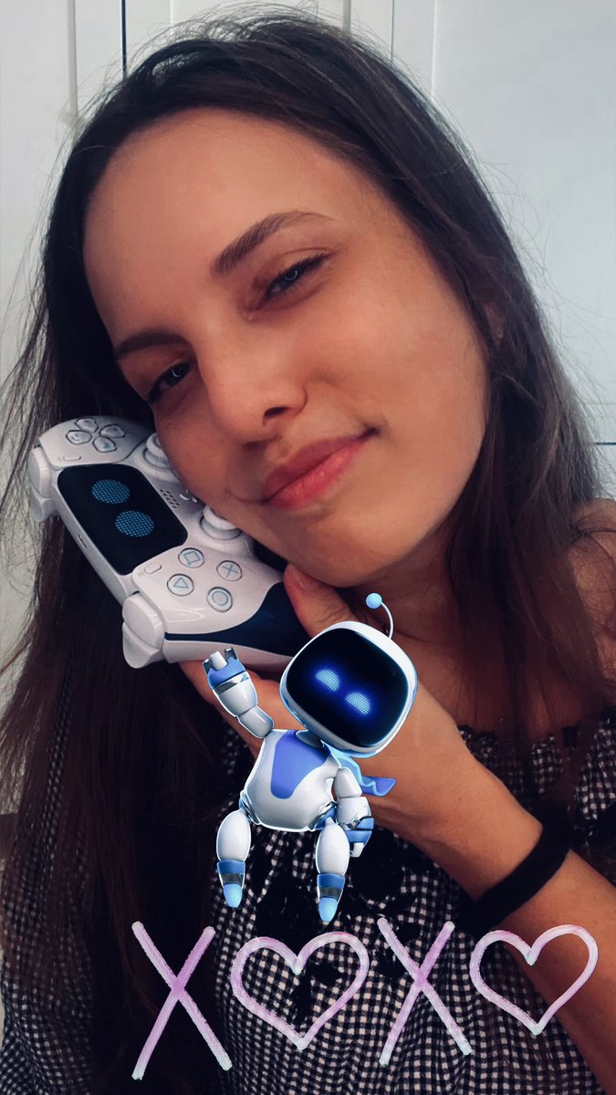 So in love with my new controller ᥫ᭡
Happy #AstroBot release day to everyone! 

#AstroBotPS5