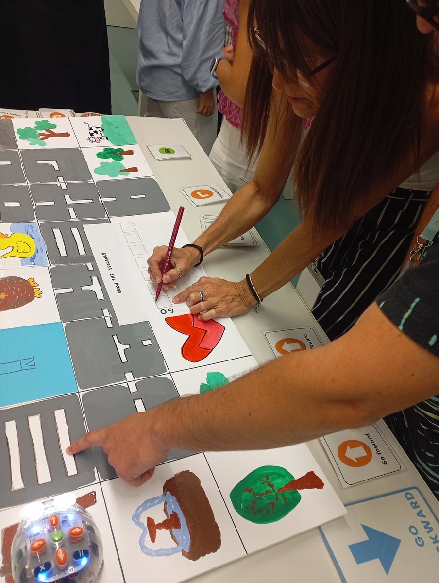 Ángela Cofiño (@cofinoangela) on Twitter photo ELLME2024: another great workshop by <a href="/Mag1971Custodio/">Magdalena Custodio</a> and two of her students, Ángela and Marta. Using Bee-bot in English at Early Years!!🐝🐝 ELLME2024: another great workshop by <a href="/Mag1971Custodio/">Magdalena Custodio</a> and two of her students, Ángela and Marta. Using Bee-bot in English at Early Years!!🐝🐝