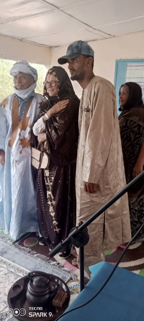 Farewell to Madame Eyster
Mbera refugees honored Madame Elisabeth Eyster, UNHCR rep in Mauritania . She wore traditional Malian attire, reflecting her deep connection with the community. “PPP: peace, potential, sharing”her legacy will never be forgotten. #UNHCR #Refugee #HCR