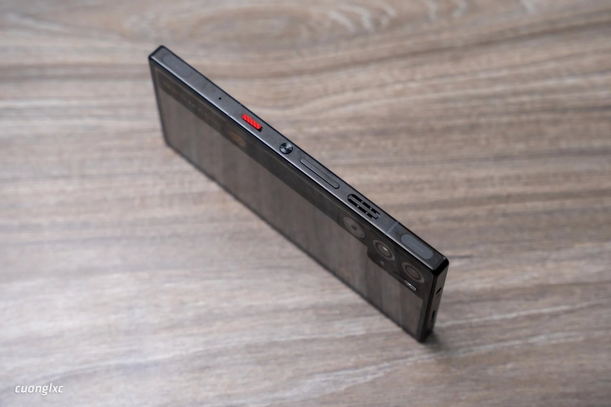 cuonglxc's tweet photo. The best gaming phone available at the moment. #RedMagic9sPro #Redmagic #gamingphone #smartphone #adroid14 #GamingNews https://t.co/6YJnR9RjBJ
