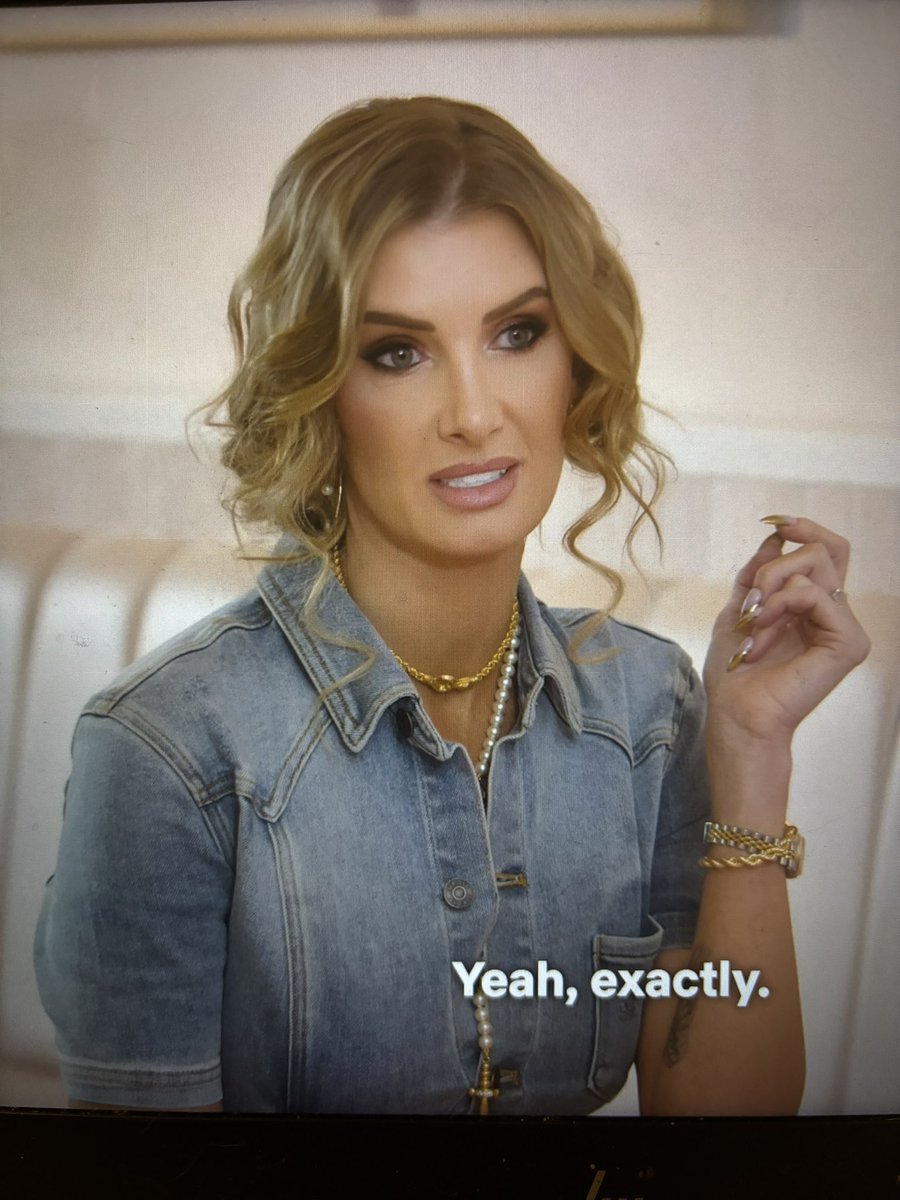 ImogenHenderson's tweet photo. It really is always two dumb bitches saying “exacttlly” #SellingSunset https://t.co/YlU28fZHSp