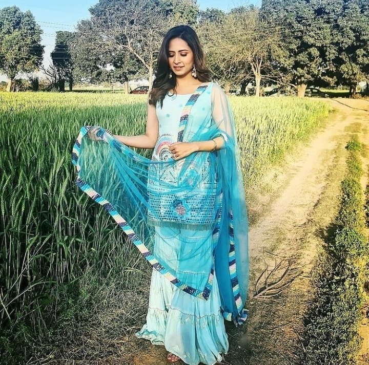 sargunian's tweet photo. Queen in blue 
HAPPY BIRTHDAY SARGUN MEHTA https://t.co/KeXeSLaQEa
