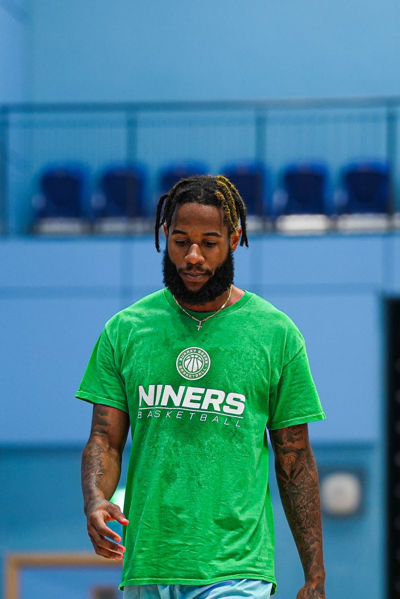 📸 Last preperations for tomorrow 🆚 <a href="/hemelstorm/">Hemel Storm</a> 

🎟️ Link to tickets ⬇️
app.fanbaseclub.com/Fan/Tickets/Se…