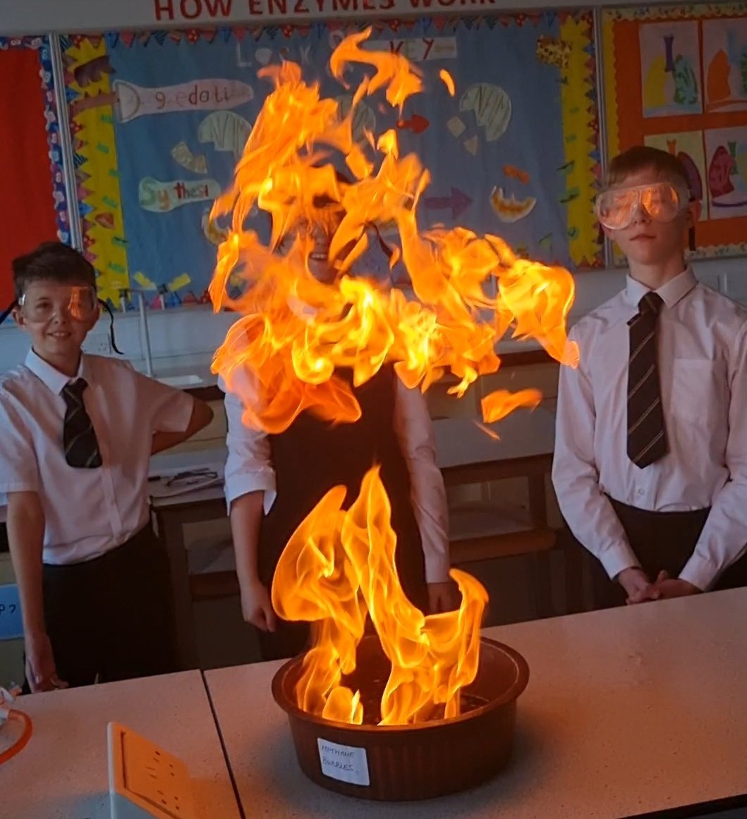 S1 science club kicked off with methane bubbles 🔥🔥.
If you want to get involved in some fun science, come along to F28 with Mr Charters on a Friday lunchtime. 🧑‍🔬🥼🔬✂️🧪🔭