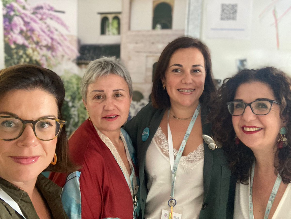 ELLME2024: great workshop by <a href="/sonrisateacher/">Cris de Vega</a> about her beloved storybooks 📚. And final plenary now. 
I'm so honoured to have been part of the organizing and scientific committees with <a href="/beacortina/">Beatriz</a>, <a href="/AnaOtto13/">AnaOtto</a>, Ana Andúgar and Natalia Martínez León. Love you, ladies!! 😘😘