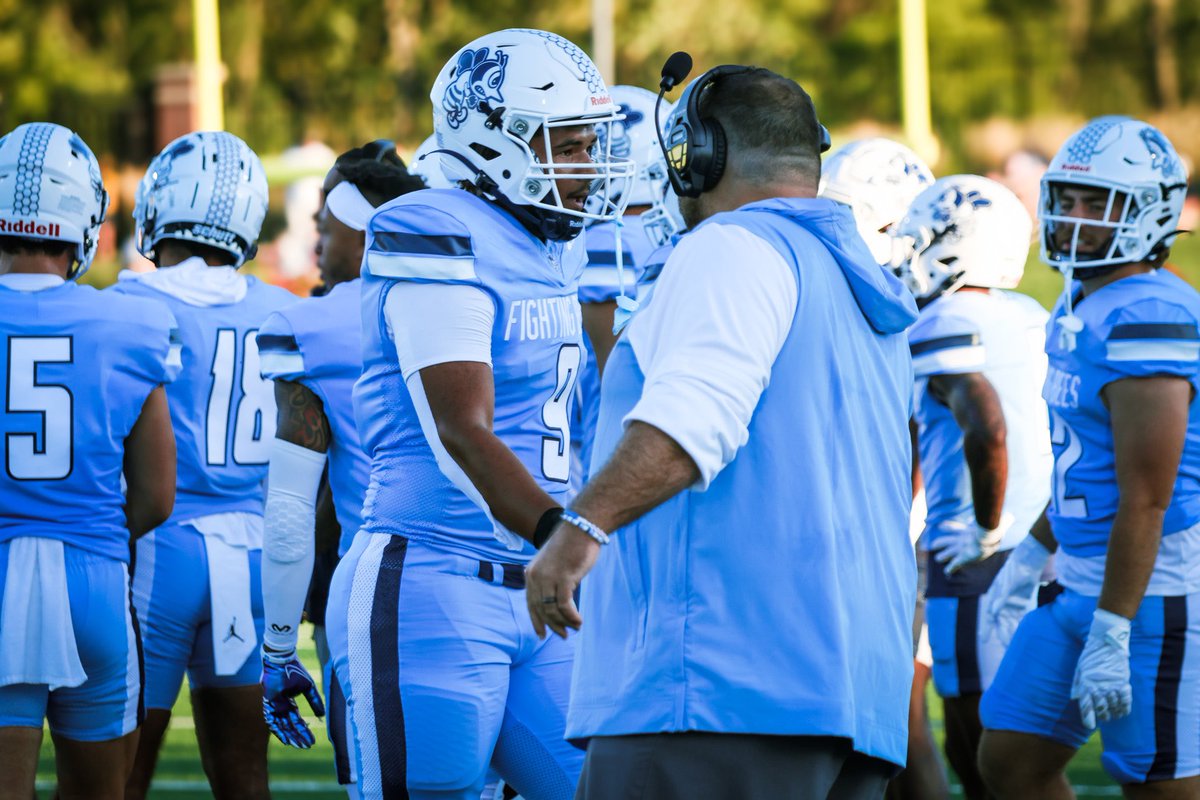 The BOYS in BLUE are BACK for the weekend🏈
📍Baker University
⏳11 am
📺 heartconferencenetwork.com/baker/

#BringTheSting #SAUBees 🐝
