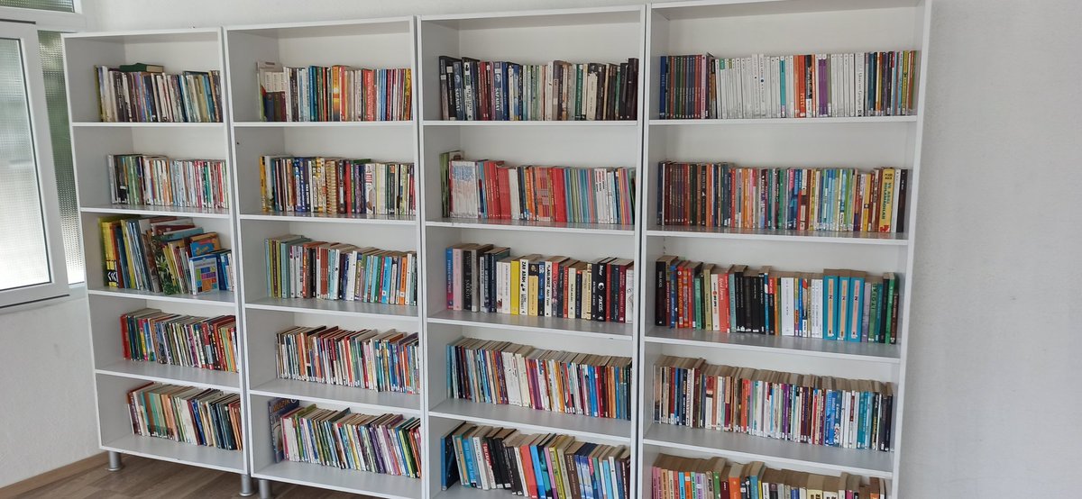 Sevgili Öğrencilerimiz,
Siz yaz tatilindeyken okul kütüphanemizi çok seveceğiniz kitaplar ve daha şık bir tasarımla yeniledik. Kitapların ve bilginin ışığında güzel bir eğitim öğretim yılımız olsun…

<a href="/mineaktashayta/">Mine Hayta</a> <a href="/yenice_ibaykal/">İsmail BAYKAL🇹🇷</a>