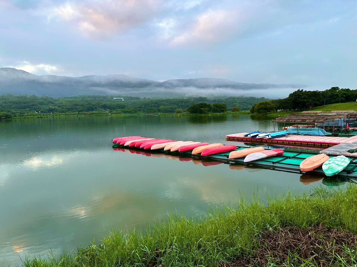 RadioTaiwan_Eng's tweet photo. #Dapo Pond in #Chishang, a picturesque, flat, rural township in #Taitung (#Taidong), #Taiwan. The area is especially popular for walking, biking, birdwatching and other recreation. #WhereinTaiwan 📷Wang Chao-teng https://t.co/s4AG6Wh9cp