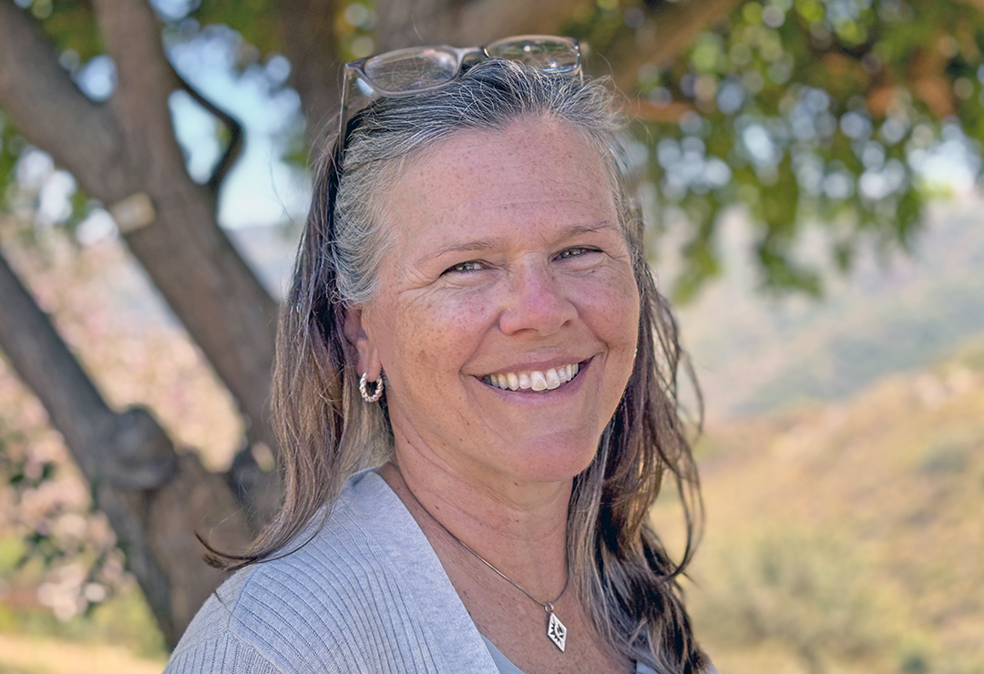 DiscoveryBound's tweet photo. 𝗠𝗲𝗲𝘁 𝗛𝗲𝗶𝗱𝗶 𝗛𝗲𝗶𝗻𝗯𝗮𝘂𝗴𝗵, the new DB NLC director! Heidi is  longtime fan of the National Leadership Council for teens, and is excited to step into the director role. She was a Class Leader for 2022Z, and all three of her children graduated from the program. https://t.co/J2YNZQoDmK