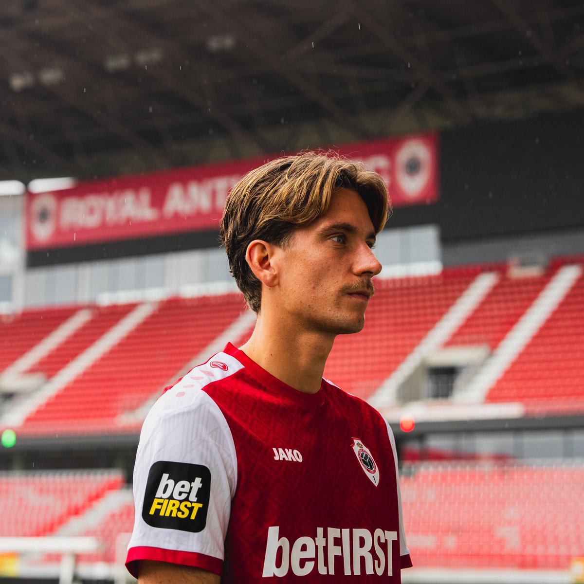 dennispraet's tweet photo. Hey Antwerp 👋 #RAFC https://t.co/9Us0hYzFOg