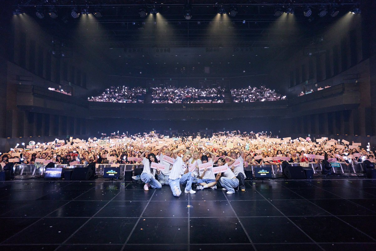 weareoneEXO tweet picture