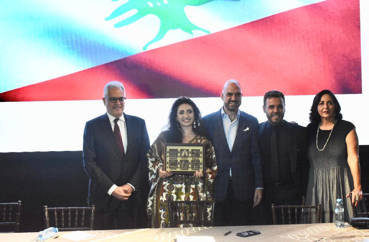 NmeirSami's tweet photo. Encantado de haber inaugurado el #FECIL primer festival del cine libanés🎥🇱🇧en México.Una noche mágica celebrando la rica cultura y talento libanés en la gran pantalla.
#CineLibanés #CulturaLibanesa #FestivalDeCineLibanés https://t.co/LONRLVegLS
