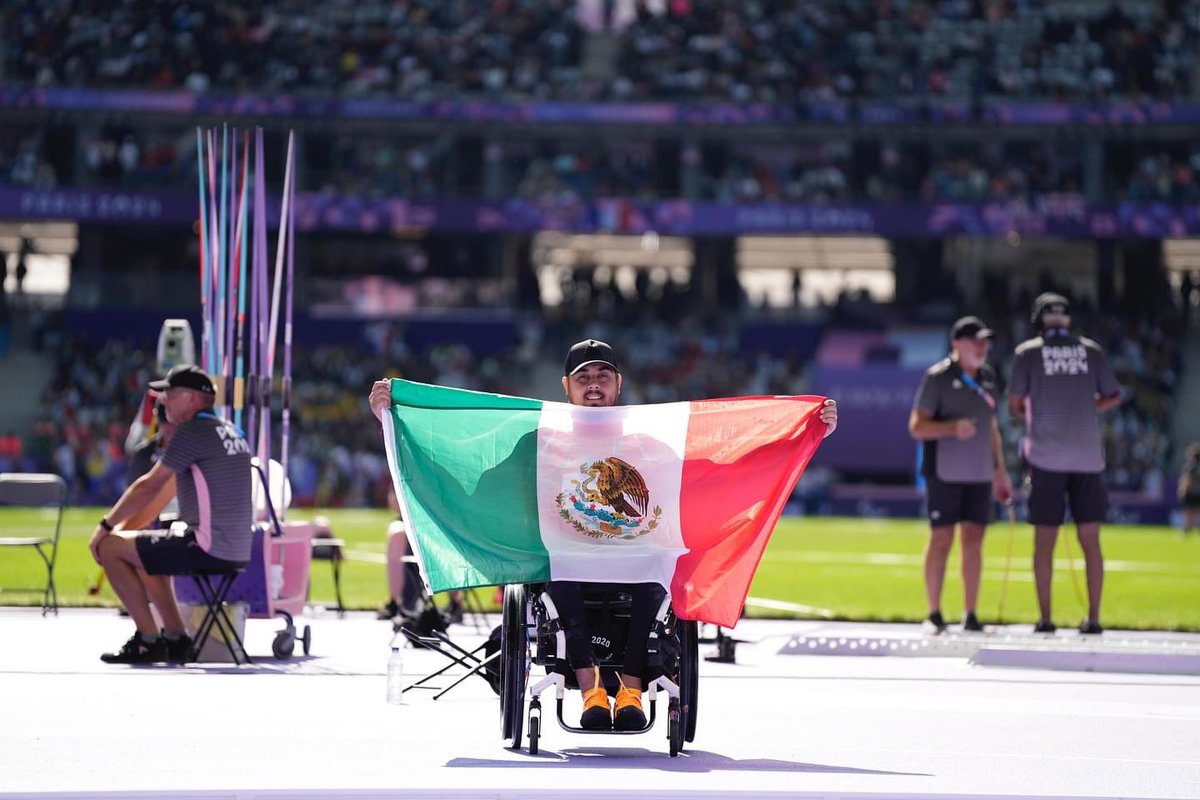#PARIS2024 // Edgar Fuentes 🇲🇽ganó la medalla de plata 🥈en la final de lanzamiento de jabalina F54, con un registro de 30.53 metros EN LOS #JuegosParalímpicosParís2024 
Esta es su mejor marca de la temporada
#ParisParalympics2024