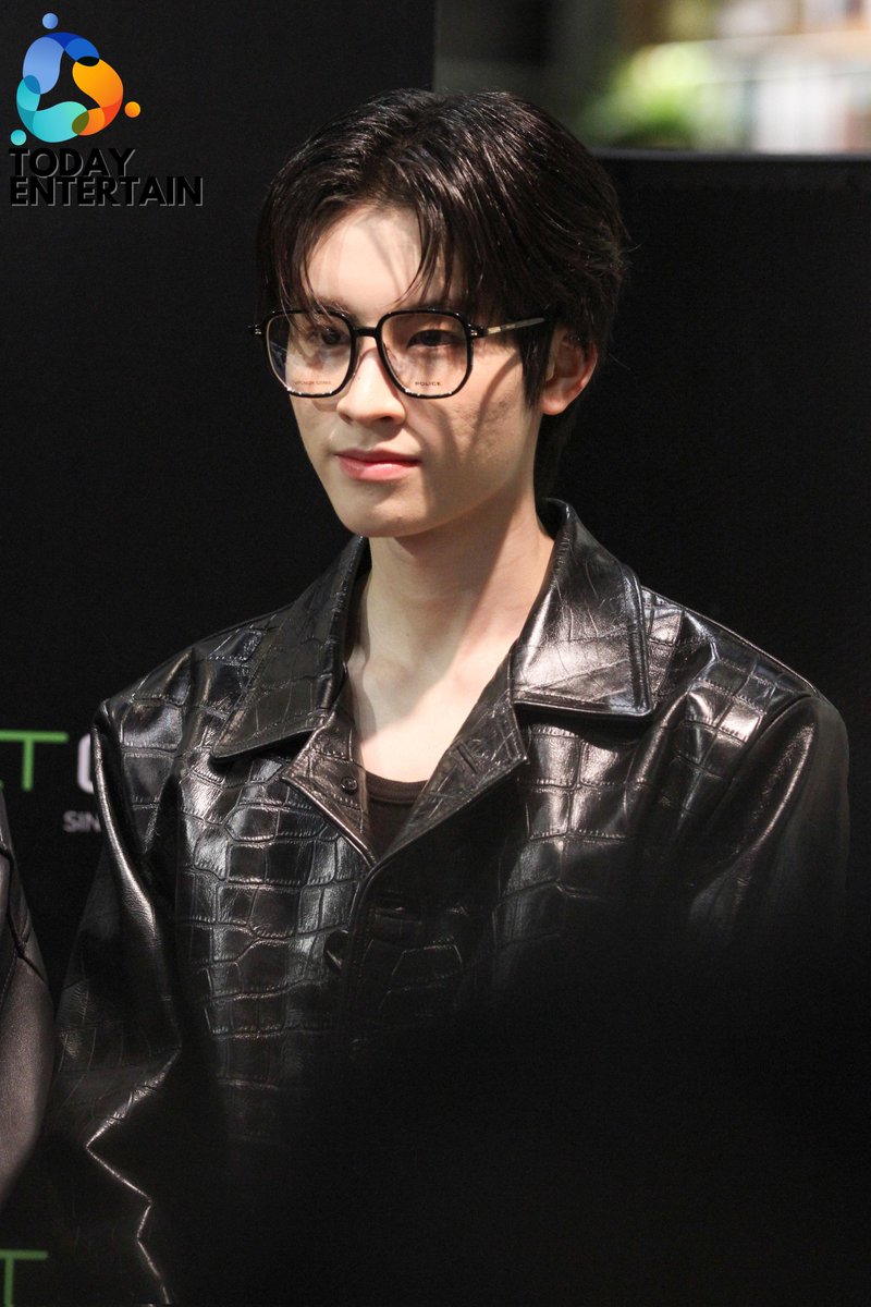 todayentth's tweet photo. "เอเอ อชิรกรณ์ " ร่วมเปิดโฉมแว่นตาคอลเลกชัน "POLICE x KT OPTIC Edition" โดนใจ "เอกลักษณ์เฉพาะตัวที่ไม่เหมือนใคร"
#AAashirakorn
#BUSbecauseofyouishine
#PolicexBUS
#TeamKTOPTIC #KTOPTIC
#PoliceEvewearTH #PoliceLifestyle https://t.co/05msCYN4KJ