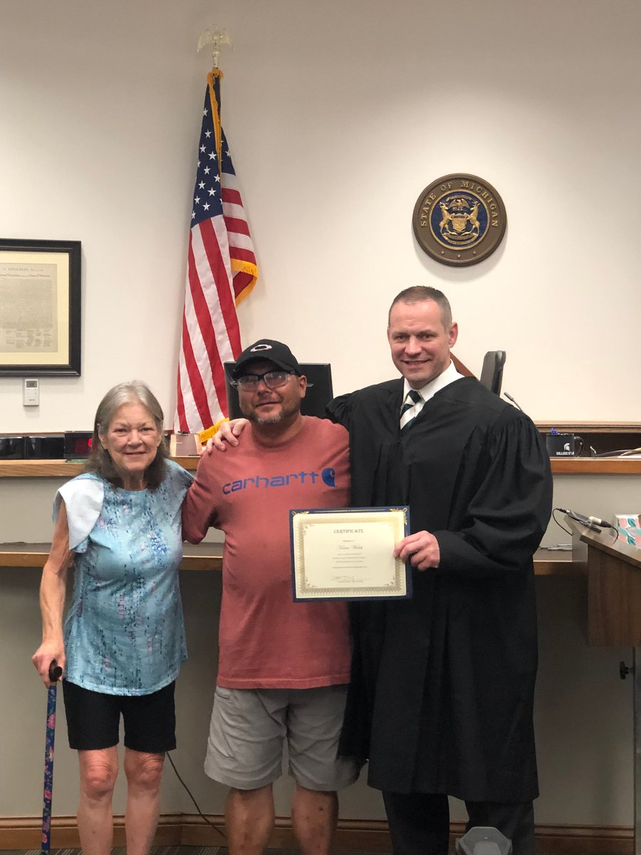 VanBurenCourts's tweet image. Congratulations to Corey Parker and Kevin Welch, who successfully graduated from Men’s Drug Treatment Court this morning! We applaud their hard work, dedication and success in the program. Wishing them all the best in their continued journey!