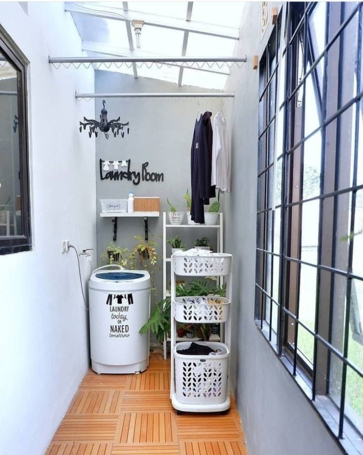 Sebagian kecil, tempat "𝗯𝘂𝗮𝗻𝗴 𝗵𝗮𝗷𝗮𝘁"
 yang relatif aman ;

𝟭. 𝗬𝗮𝘆𝗮𝘀𝗮𝗻.
𝟮. 𝗣𝗼𝗻𝗱𝗼𝗸² 𝗸𝗲𝗮𝗴𝗮𝗺𝗮𝗮𝗻.
𝟯. 𝗖𝗹𝘂𝗯² 𝗢𝗹𝗮𝗵 𝗥𝗮𝗴𝗮.
𝟰. 𝗜𝗻𝗳𝗹𝘂𝗲𝗻𝗰𝗲𝗿 "𝘁𝗲𝗿𝘁𝗲𝗻𝘁𝘂".
𝟱. 𝗣𝗼𝗹𝗶𝘀 𝗔𝘀𝘂𝗿𝗮𝗻𝘀𝗶.
𝟲. 𝗞𝗿𝗶𝗽𝘁𝗼.
𝟳. 𝗲𝘁𝗰.