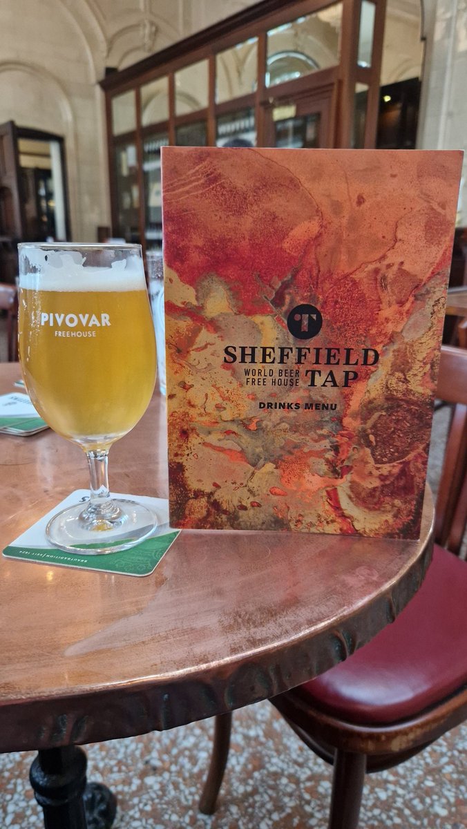 Pre gig drinks. <a href="/rideox4/">RIDE</a> at the Leadmill. Cheers. 🍻