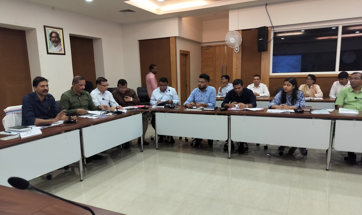 नगरीय प्रशासन निदेशालय, झारखंड (@jharkhanddma) on Twitter photo Meeting of SLBC Housing Finance committee held under the Chairmanship of Principal Secretary sir, Urban Development and Housing Department to review the Housing Loan under <a href="/PMAYUrban/">Housing For All</a> Jharkhand and loan pendency under <a href="/pmsvanidhi/">PM SVANidhi</a> with Heads of Major Banks and ULBs Officials. Meeting of SLBC Housing Finance committee held under the Chairmanship of Principal Secretary sir, Urban Development and Housing Department to review the Housing Loan under <a href="/PMAYUrban/">Housing For All</a> Jharkhand and loan pendency under <a href="/pmsvanidhi/">PM SVANidhi</a> with Heads of Major Banks and ULBs Officials.