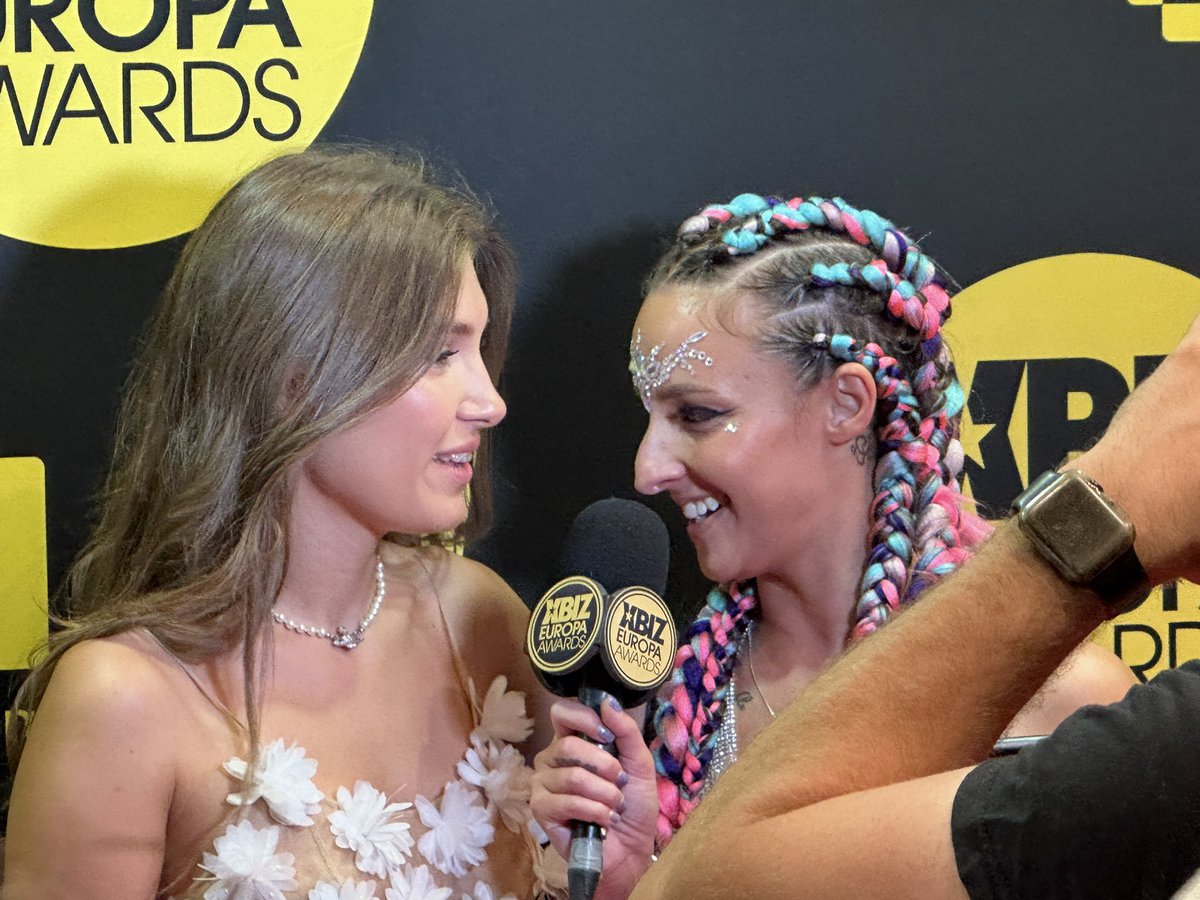 Red carpet interviews ❤️🔞
<a href="/nellykent51/">Nelly Kent Official</a> 
<a href="/Sabien_DeMonia/">Sabien DeMonia 🔞sabiendemonia.com</a> 
<a href="/XMISHACROSSX/">🌱𝕸𝖎𝖘𝖍𝖆 𝕮𝖗𝖔𝖘𝖘🌱</a> 
<a href="/ellielluna/">Ellie Luna</a> 
<a href="/XBIZ/">XBIZ</a>