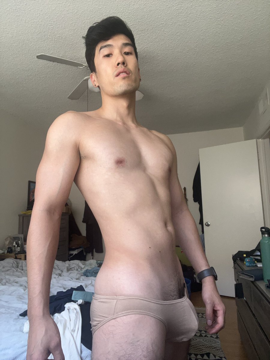 VibesSedai's tweet photo. Stuck on what to wear https://t.co/yqMtkIQEz2
