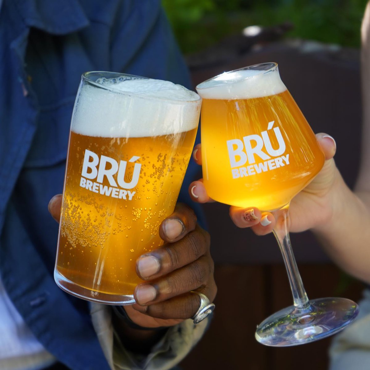 After some rainy and cold days, sunny and warmer days are here for the weekend. 
Sipping a fresh and bright BRÚ pint is the best way to enjoy the last days of summer!

Cheers to this Sunlit Weekend! 
🍺🌞😎