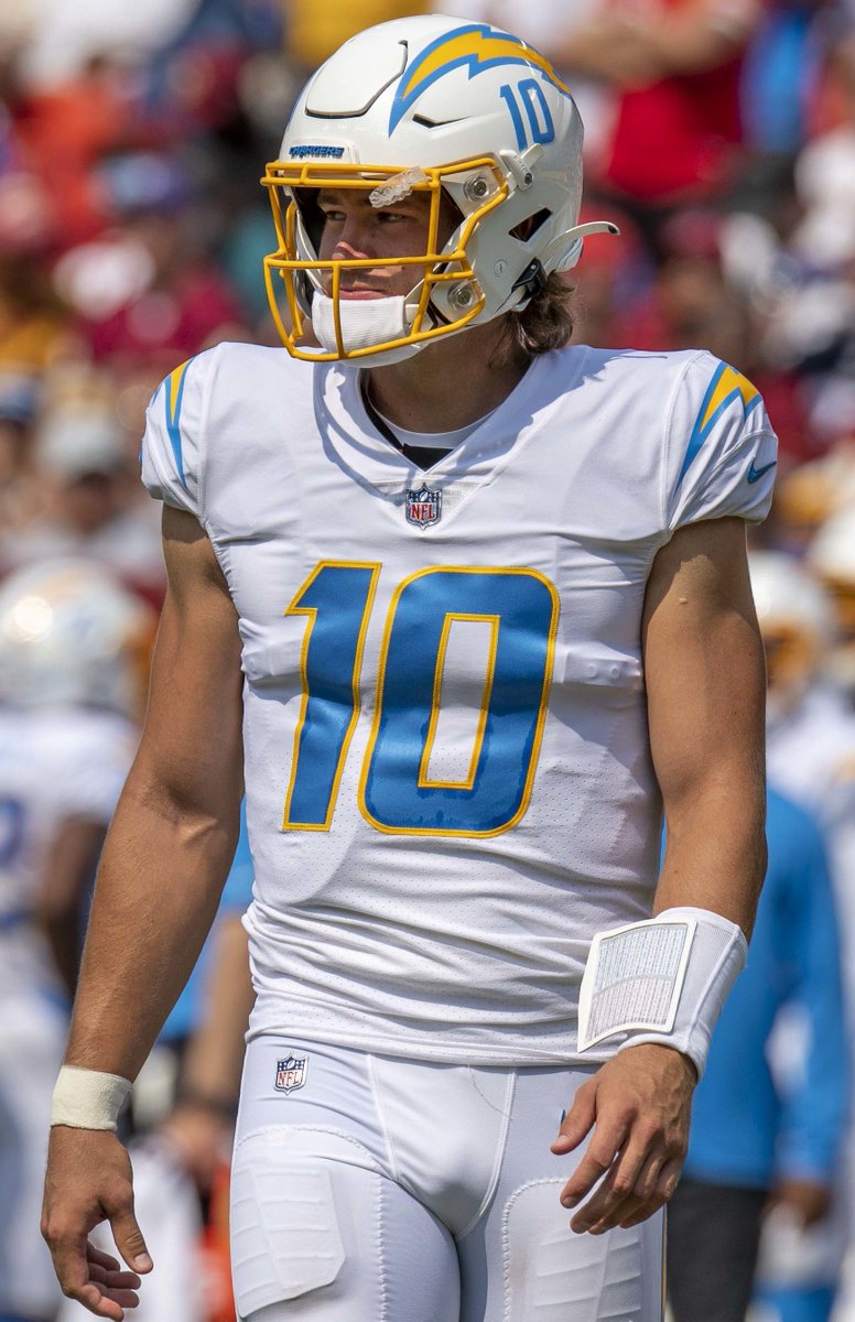 SUPERSTAR: #Chargers quarterback Justin Herbert is UNDEFEATED (16-0) when his defense allows less than 20 points. 

😱

Herbert with a competent defense and coaching staff will be a MVP CANDIDATE…