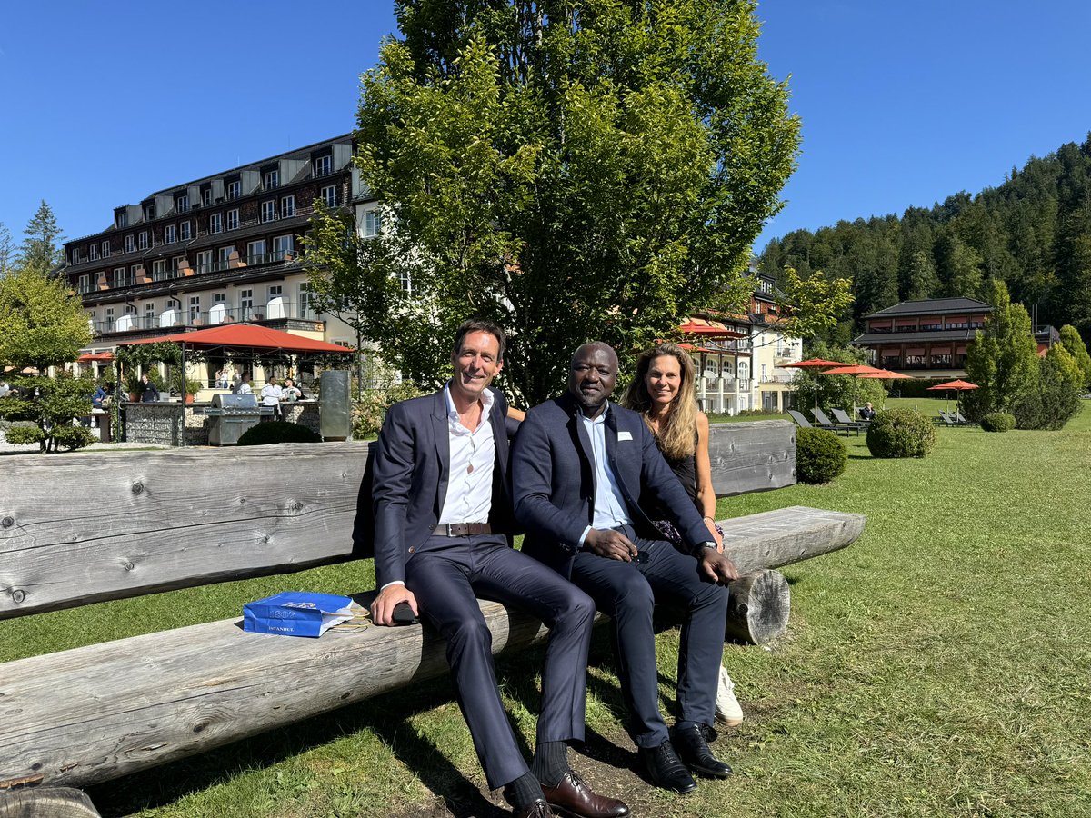 SinaZerbo's tweet photo. Lors du #SternStewartSummit à #SchlossElmau🇩🇪 Échanges constructifs Markus & Susanne Pertl, fondatrice #BurkinaInstituteOfTechnology (BIT) : Connecter nos Réseaux à la Formation & l’Encadrement de futurs Leaders et Professionnels au #Burkina & Ailleurs en #Afrique." #ScienceDiplomacy