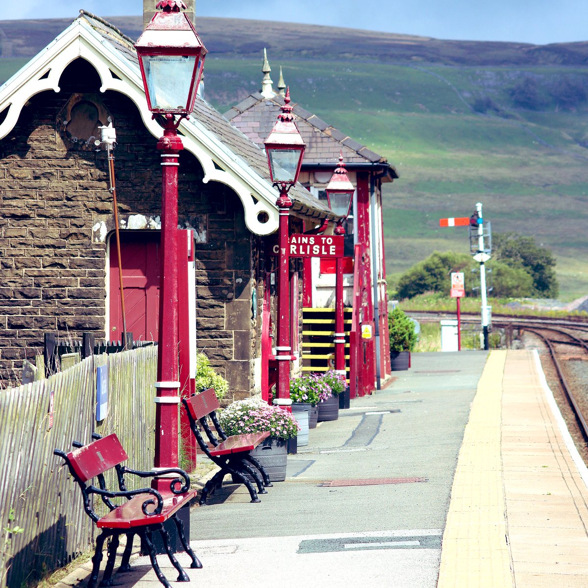 MyFaveBench's tweet image. You can almost smell the steam trains 😊 but do you know the station?
#allaboard
#Benchlove
#Benchpix