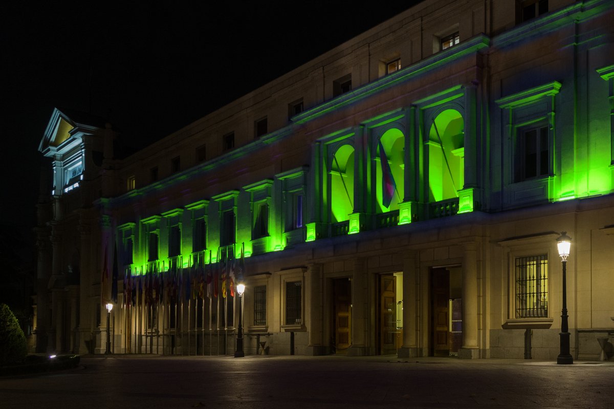 🟢 La fachada histórica del #Senado, ubicada en la Plaza de la Marina Española, se iluminará esta noche de color verde por el Día Mundial del #Alzhéimer. La Cámara Alta muestra así su apoyo a las personas afectadas por esta enfermedad.

 📰 senado.es/web/actividadp…