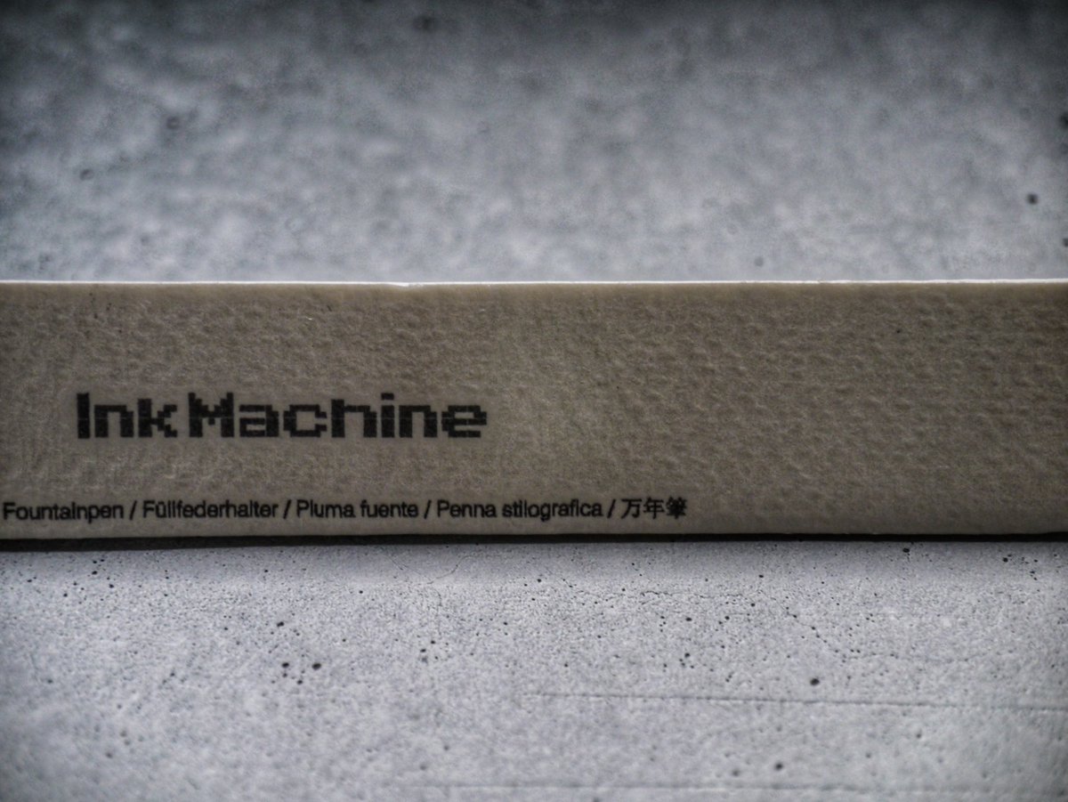 felo__9's tweet image. 購入品紹介①

Lucio Rossi Design / Ink Machine

憧れの一本だったLRDの万年筆。
インクの吸入方式がユニークなペンで、ステンレスの質感やヘアライン加工が美しい。
デザインもとても素晴らしく、無機質でモダンな雰囲気が格好いい。

#luciorossidesign