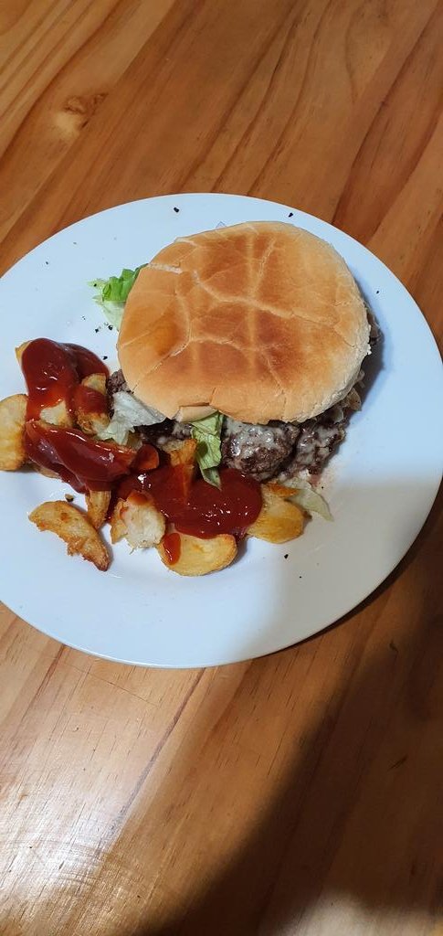 ricozola's tweet photo. Home made #smashedburger https://t.co/7soQtJURrC