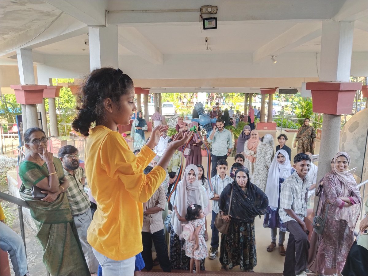 rscpcalicut's tweet image. Science Demonstartion on Physics @rscpcalicut a unit of @ncsmgoi , @vismuseum 
@MinOfCultureGoI @PMOIndia 
#Science 
#Physics 
#physicsdemonstration