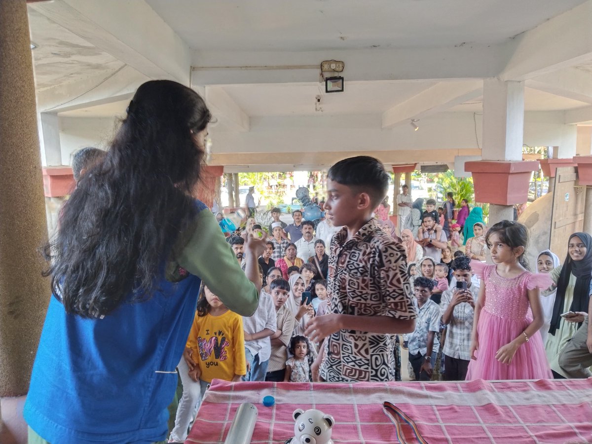 rscpcalicut's tweet image. Science Demonstartion on Physics @rscpcalicut a unit of @ncsmgoi , @vismuseum 
@MinOfCultureGoI @PMOIndia 
#Science 
#Physics 
#physicsdemonstration