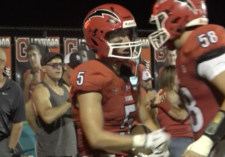 Channel1450com's tweet photo. Glenwood sends a message to the Central State Eight with a dominant win over Rochester in Chatham on Friday night. 

Highlights here and we'll have more coming from this game this weekend
https://t.co/ddCzRQd1cV https://t.co/aQmhWawji3