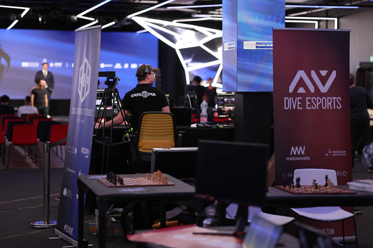 EsportRomand's tweet photo. C'est partiii 🥳
Les portes d' @EXPLORiAgg vous sont ouvertes pour ce week-end de #FER4 !
Aujourd'hui de 8h30 à 22h, venez nous retrouvez et assistez à la finale de notre tournoi  League of legends et au sacre du champion romand 🤩 https://t.co/NaulhXReiW