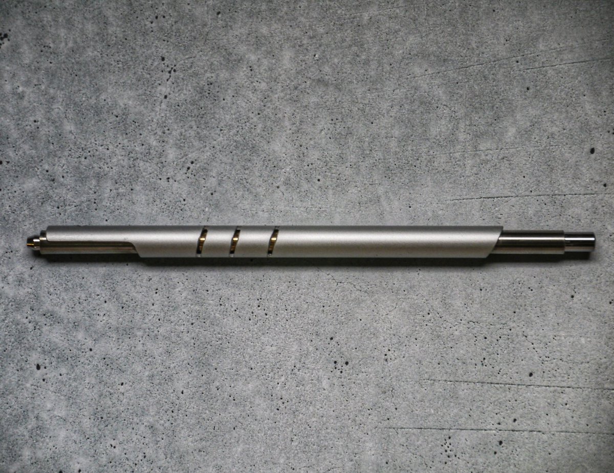 felo__9's tweet image. 購入品紹介②

Lucio Rossi Design / D568

LRDを知るきっかけになったD568。自分の所持しているD7IIの前身となる芯ホルダー。
径がやや太くこちらの方が扱いやすい気がする。
D7IIとはまた違った良さを感じる。

#luciorossidesign