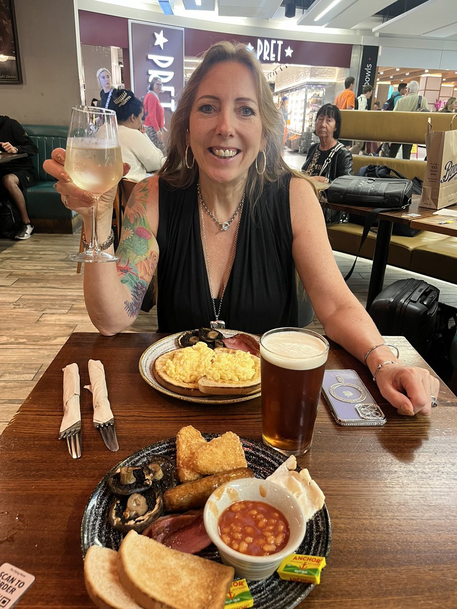 HarryGrowler's tweet image. That’s it, there’s something about a pint and a fry up at 6.30 am, and it means we’re officially on holiday 😊😊😊