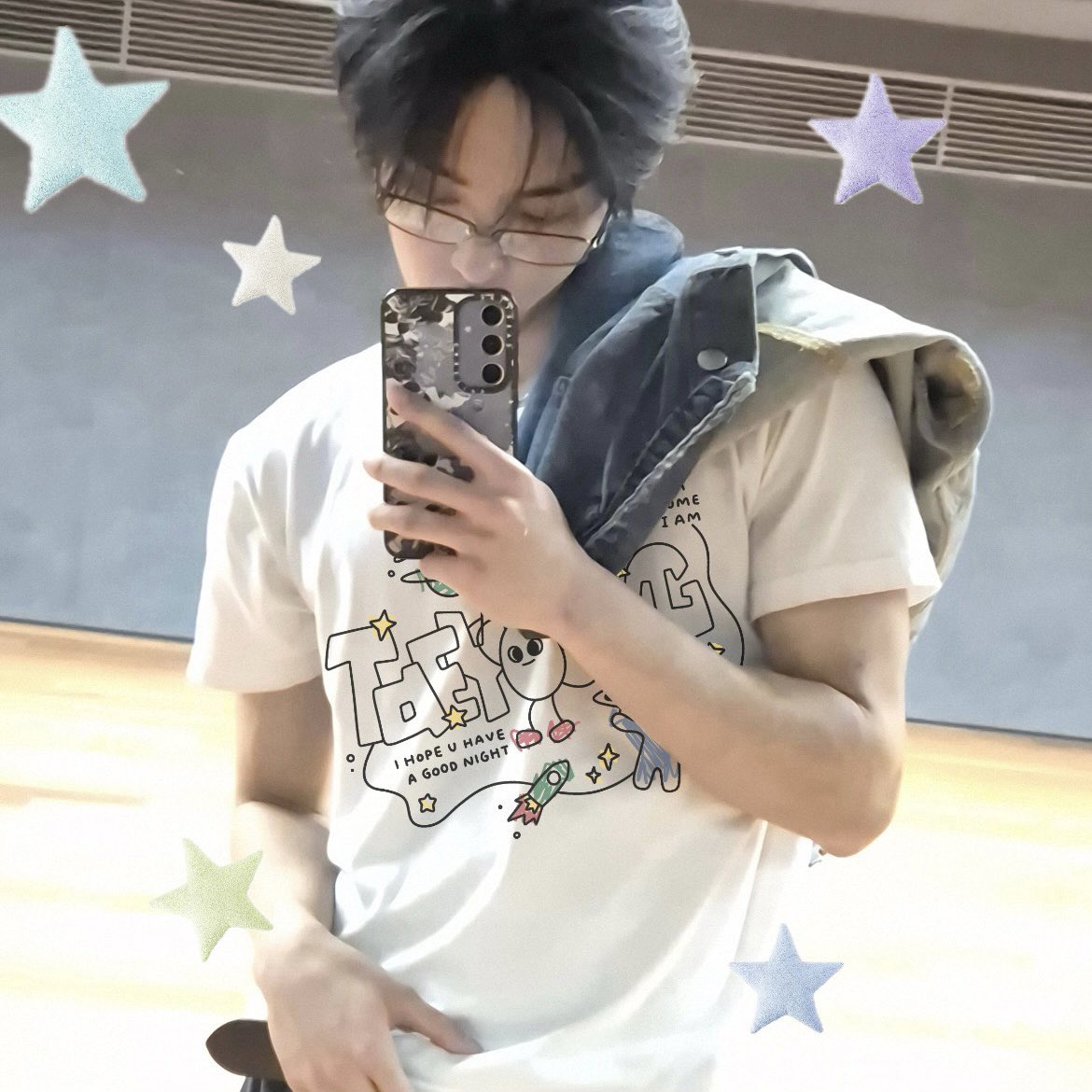 𝟮𝟬𝟮𝟰 𝗖𝗥𝗔𝗩𝗜𝗧𝗬 𝗙𝗔𝗡-𝗖𝗢𝗡
<𝗕𝗘𝗬𝗢𝗡𝗗 𝗬𝗢𝗨𝗥 𝗠𝗘𝗠𝗢𝗥𝗜𝗘𝗦>

다가오는 크래비티 팬콘을 기념하여
태영이를 응원하는 마음을 꾹꾹 눌러담아 제작한
#foreveryoungee 티셔츠를 나눔합니다♡

𖤐 #RT 추첨 두 분께 보내드립니다
𖤐 only 배송. 배송비는 제가 시원하게 쏩니다