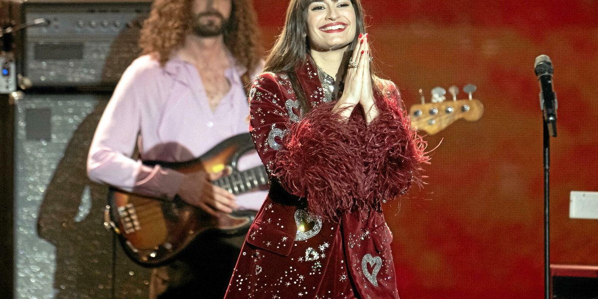 Clara Luciani : nous avons écouté « Romance » et « Tout pour moi » lepoint.fr/musique/clara-…