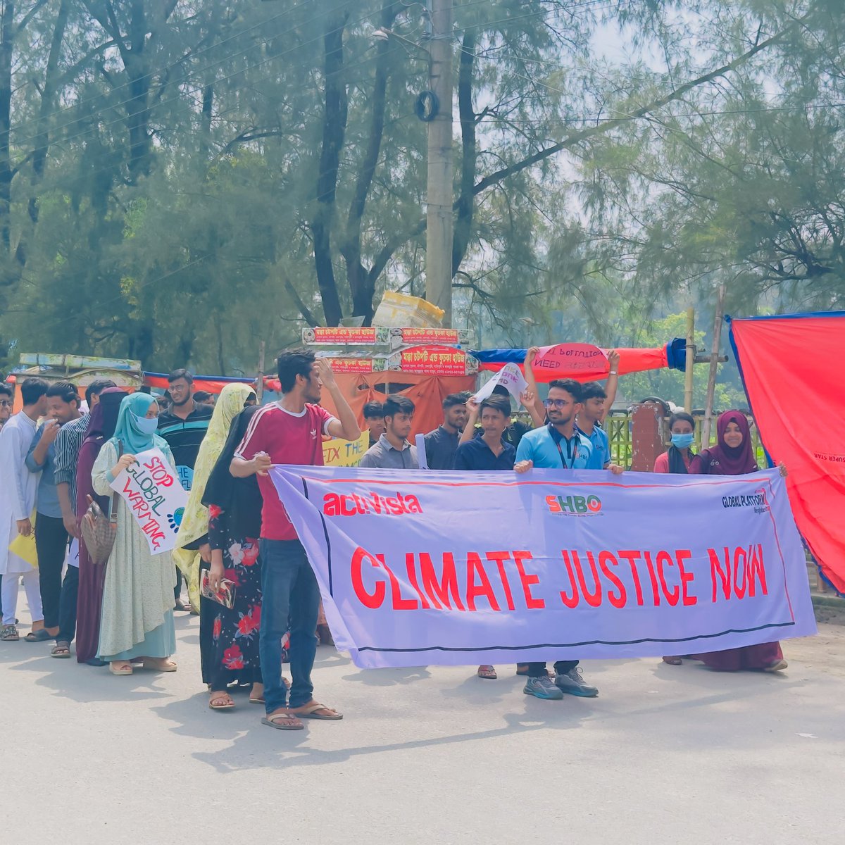 naimndw's tweet photo. We SHBO, conducted a climate strike by raising our voices to ensure Climate Justice and Fund for a Green Planet on 20th September , 2024 in front of DC office, Noakhali.

#GlobalClimateStrike2024
#ClimateJusticeNow  #FridaysforFuture
#ActionAidBangladesh 
#GPB
#SHBO https://t.co/6SGbBxq5zE