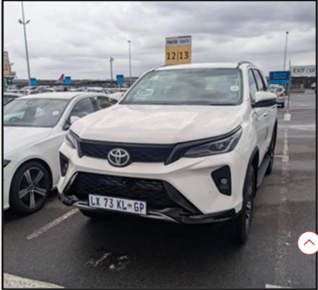 LeratoPillayZA's tweet image. ⚠️ Missing Person⚠️
Alize van der Merwe rented a white Toyota Fortuner (Registration: LX73KLGP) from Hertz Vehicle Hire and 
departed from East London, travelling alone on the N2 towards Umngazi Resort.

Her last communication with her family was around 11:30 on Friday when she…