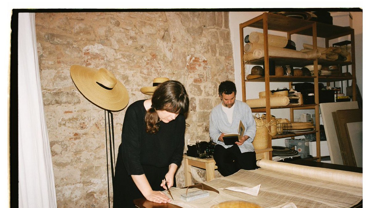ongriddesign's tweet image. Transforming spaces: From bedroom to dining room, our latest project showcases the art of adaptable living. Discover how this Spanish hatmaker's home-studio blends history, creativity, and functionality. #FlexibleDesign #ArtisanalLiving