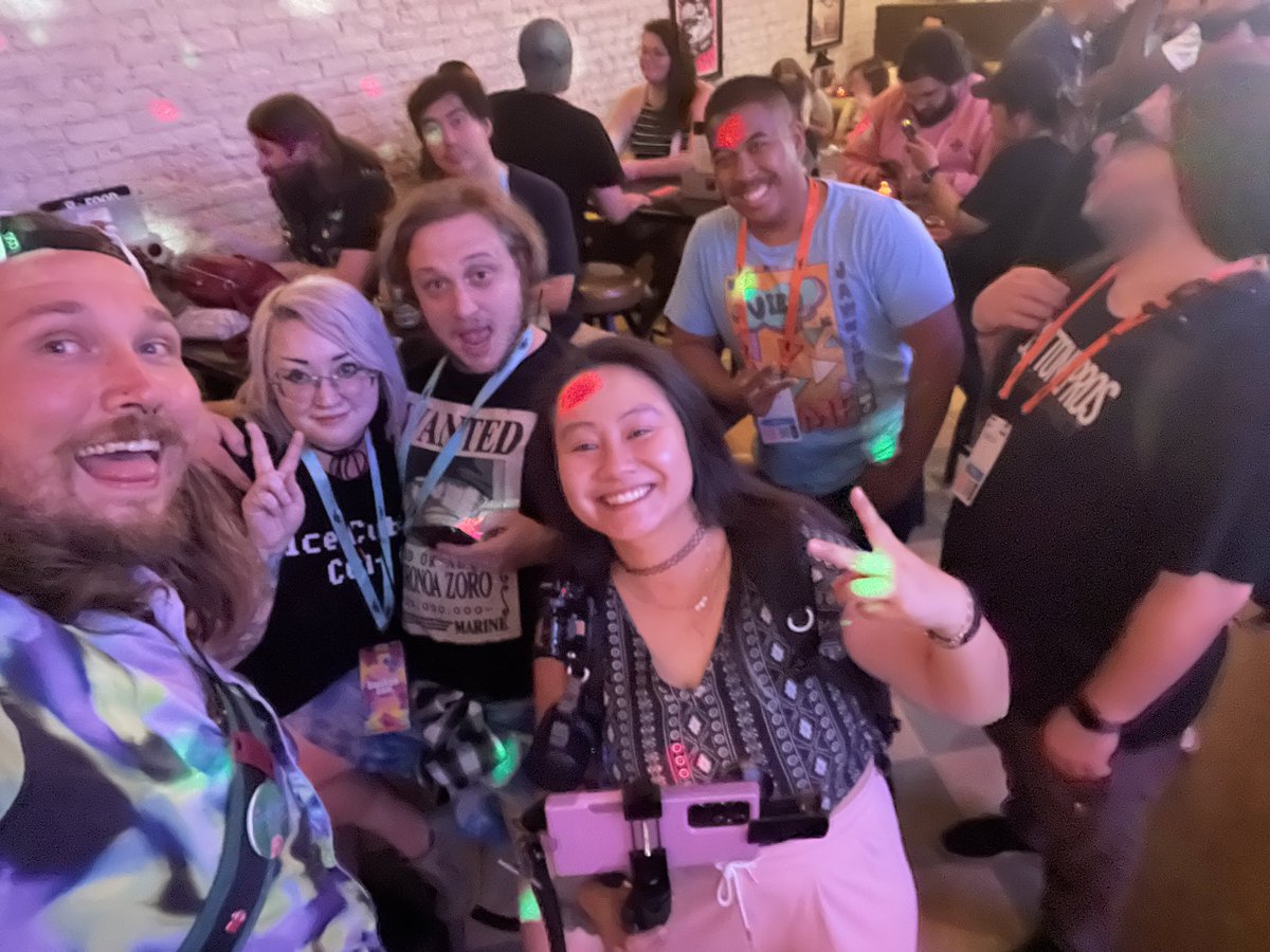 FiendOcular's tweet image. It’s been a blast getting to make new friends, meet homies irl, and have the whole weems gang together again! Day 1 has been such a blast! @nuttylmao @IcyAnnOfficial @Im_Cooks @MerdreaStar @kioplaysLIVE @ItsRelay @DelacroixHero @itsmestoopler @PandaDelRay1