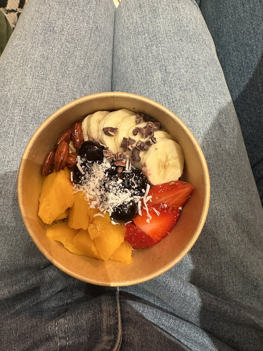 女の子磨き🎀
朝から白湯飲んで
料理作り頑張ってます笑
アサイーなんか食べちゃって💭🫐