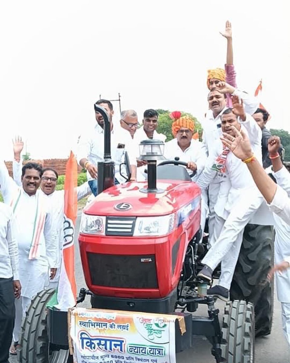 RCDBiaora's tweet photo. आज किसान न्याय यात्रा की हुंकार भरी रैली में ब्यावरा से राजगढ़ जाते हुए सभी किसान भाइयों के साथ।
#kisan nyay yatra 2024
# mp congress https://t.co/NNftwrDgVP